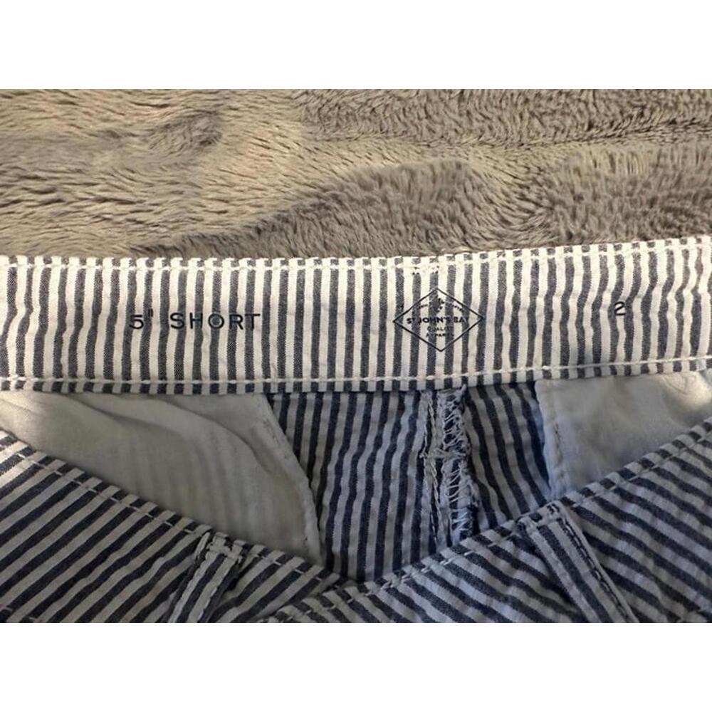 St. Johns Bay 5" Seersucker Shorts Size 2 Blue & White Striped - Picture 2 of 2